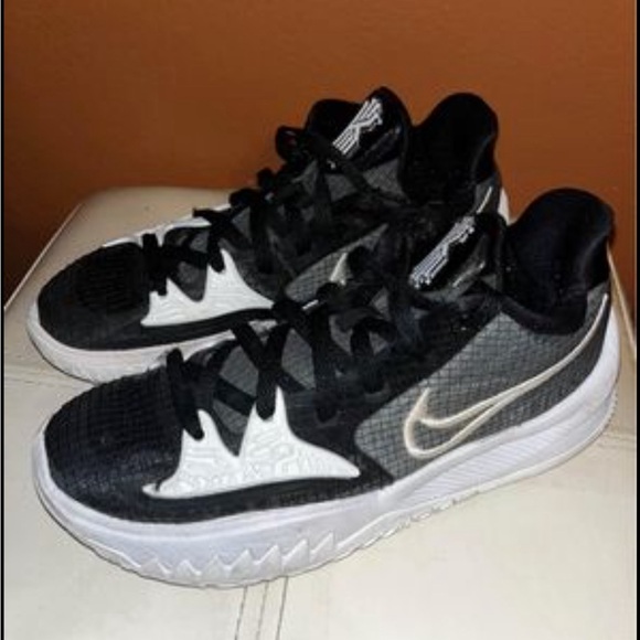 Nike Kyrie 4 Low TB